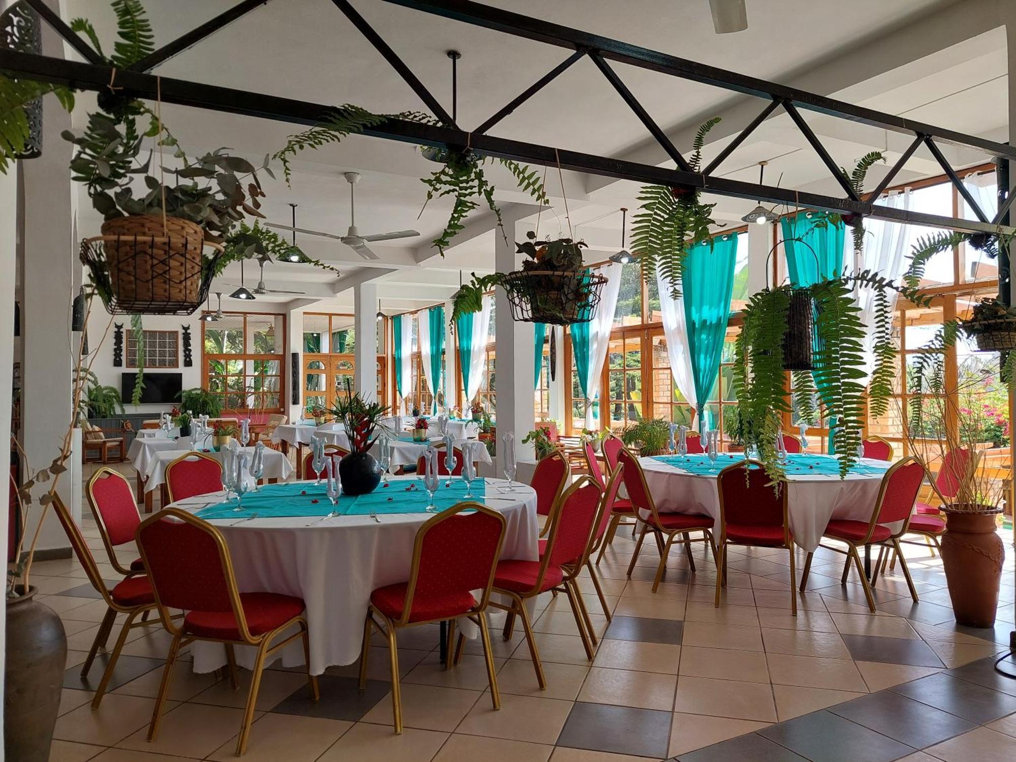Island Continent Hotel Ivato  Exterior foto